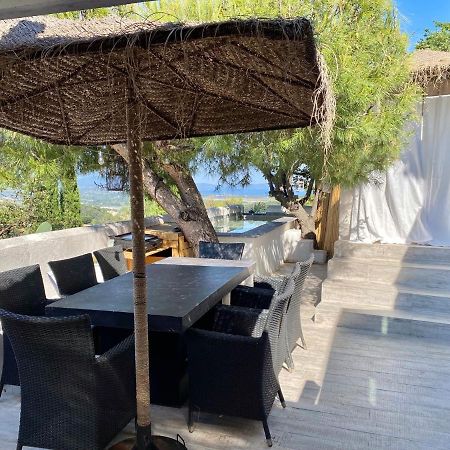 Bastide De La Joie De Vivre Hotel อิแยร์ ภายนอก รูปภาพ