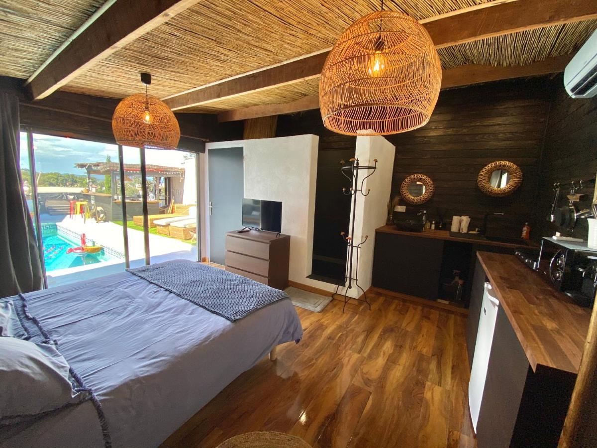 Bastide De La Joie De Vivre Hotel อิแยร์ ภายนอก รูปภาพ