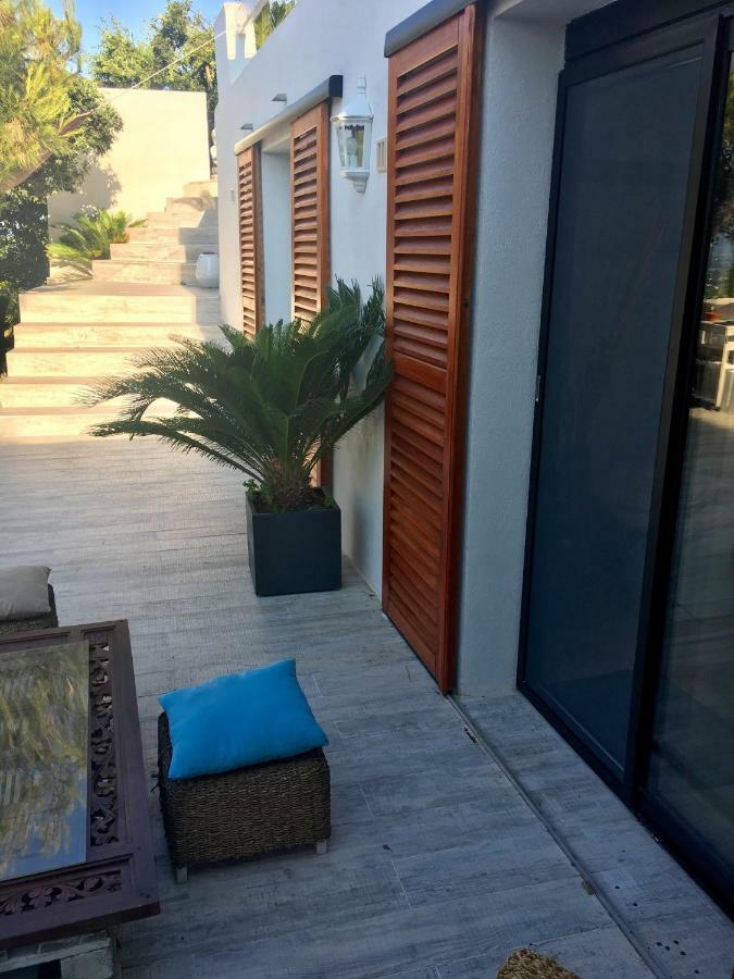 Bastide De La Joie De Vivre Hotel อิแยร์ ภายนอก รูปภาพ