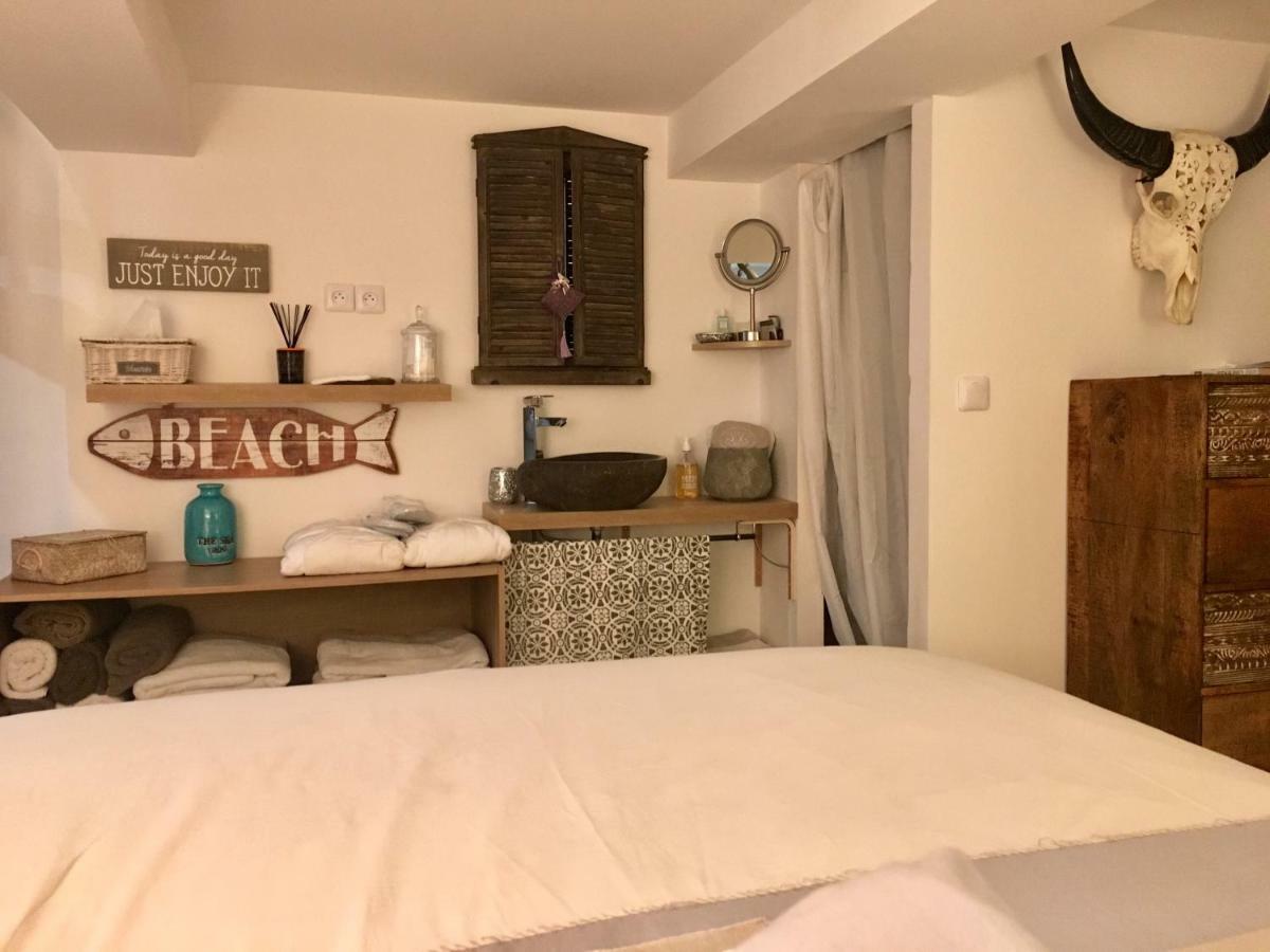 Bastide De La Joie De Vivre Hotel อิแยร์ ภายนอก รูปภาพ