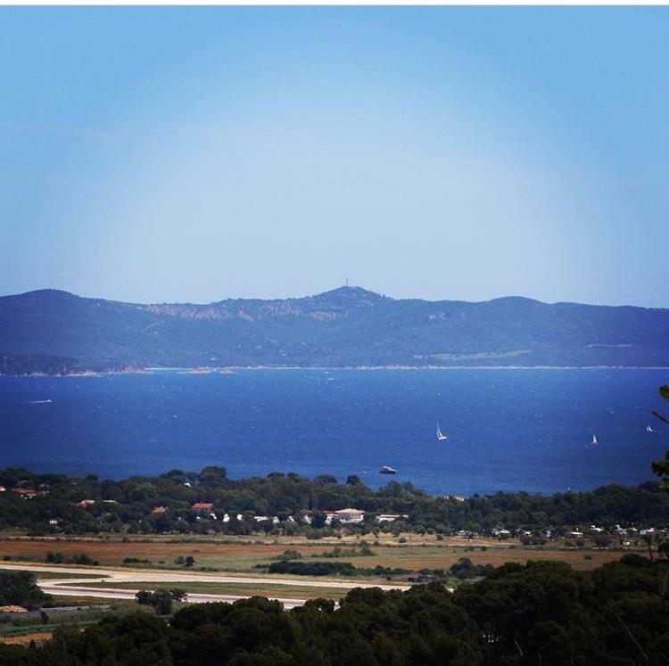 Bastide De La Joie De Vivre Hotel อิแยร์ ภายนอก รูปภาพ