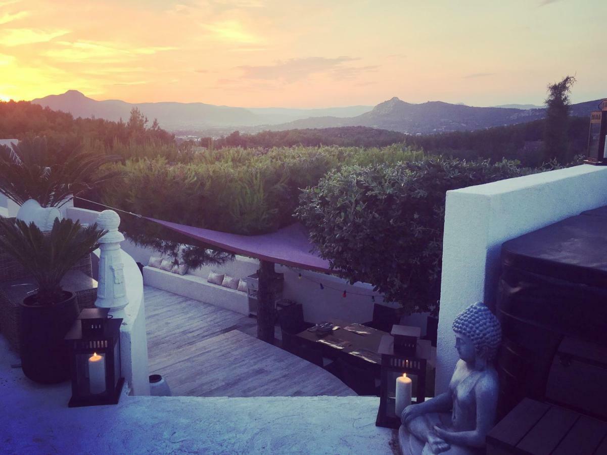 Bastide De La Joie De Vivre Hotel อิแยร์ ภายนอก รูปภาพ