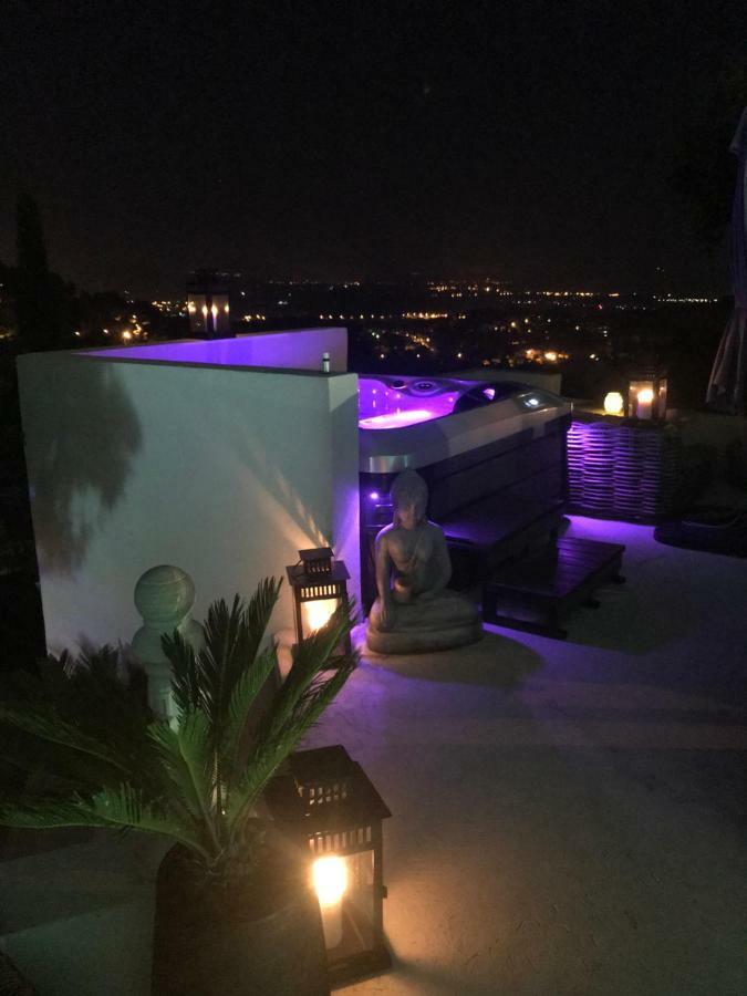 Bastide De La Joie De Vivre Hotel อิแยร์ ภายนอก รูปภาพ